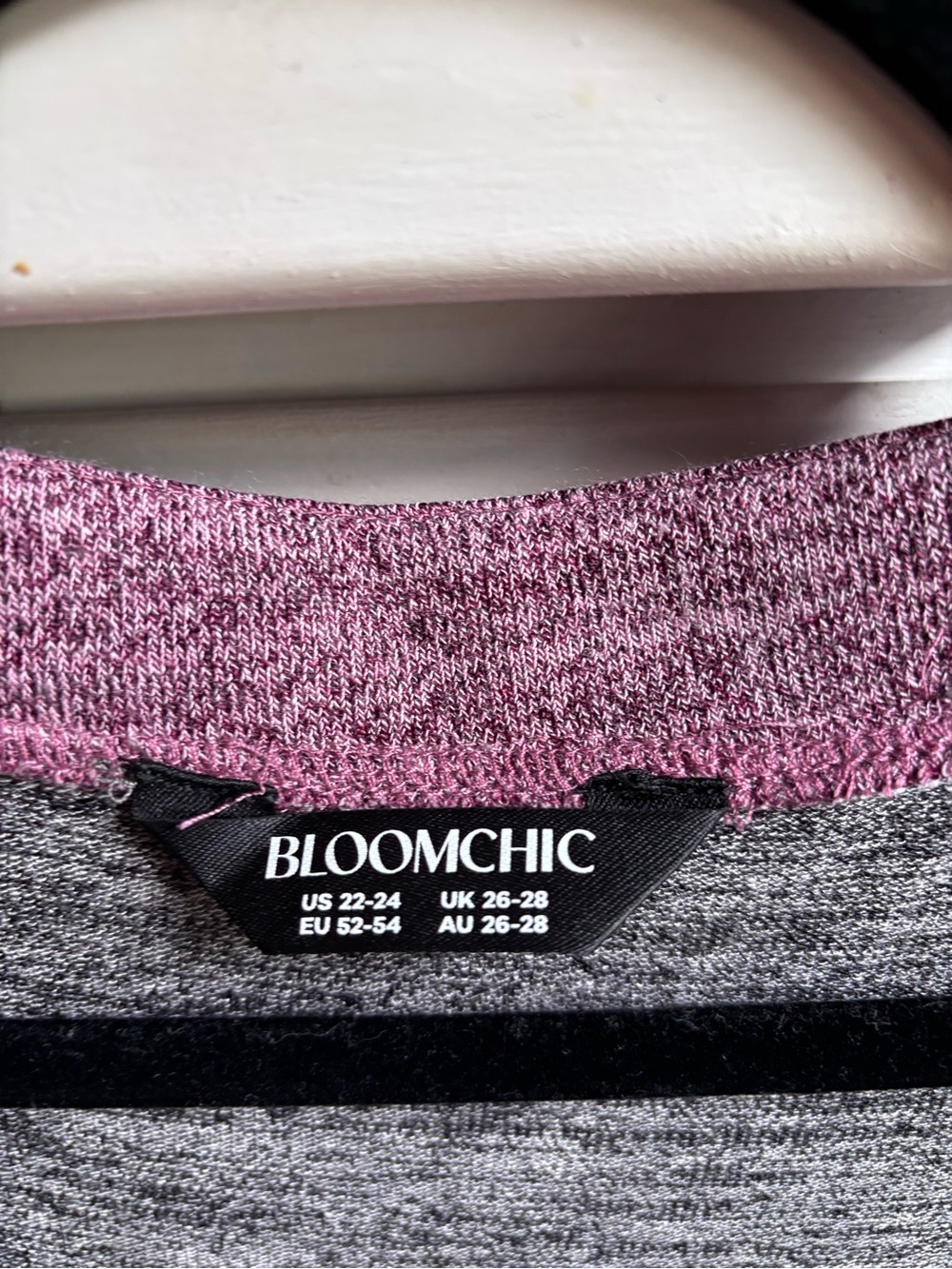 BloomChic Gray and Mauve V-Neck Raglan Pullover - Picture 3 of 3
